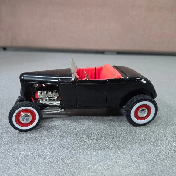ERTL Ford 1932 Deuce Roadster Hot Rod 1/18 Black Excellent Custom V8 Diecast