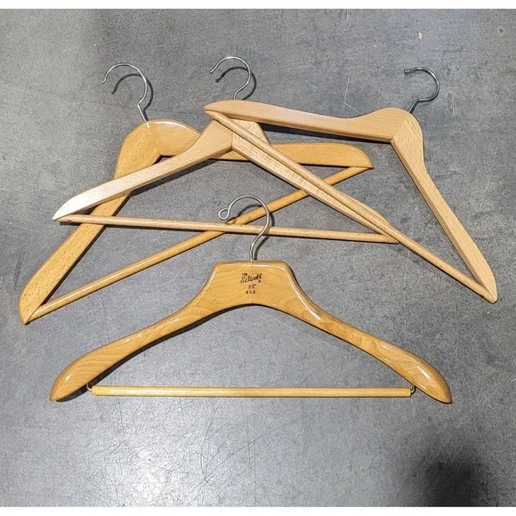 Vintage Setwell Hanger 18