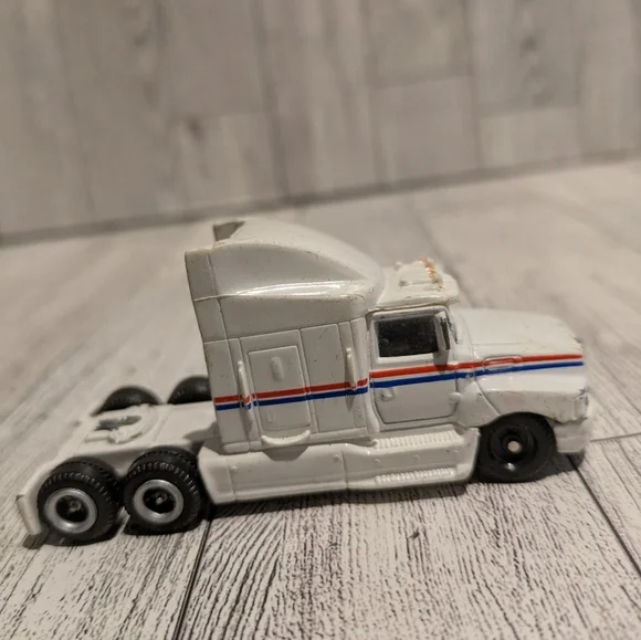 Ford Aeromax 120 Classic White Toy Truck with Blue and Red Accents