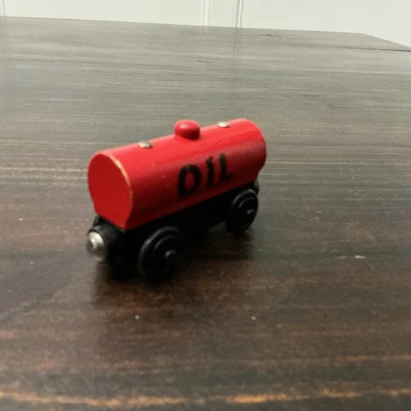 Thomas Wooden Railway Oil Car Red‎ Tanker Learning Curve 2004 Vintage Train Toy