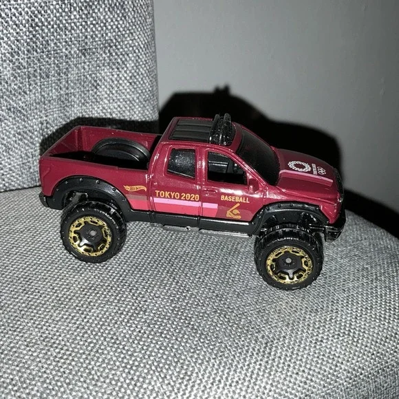 Hot Wheels 2011 Tokyo 2020 Baseball 1/64 Diecast '10 Toyota Tundra Pickup Truck