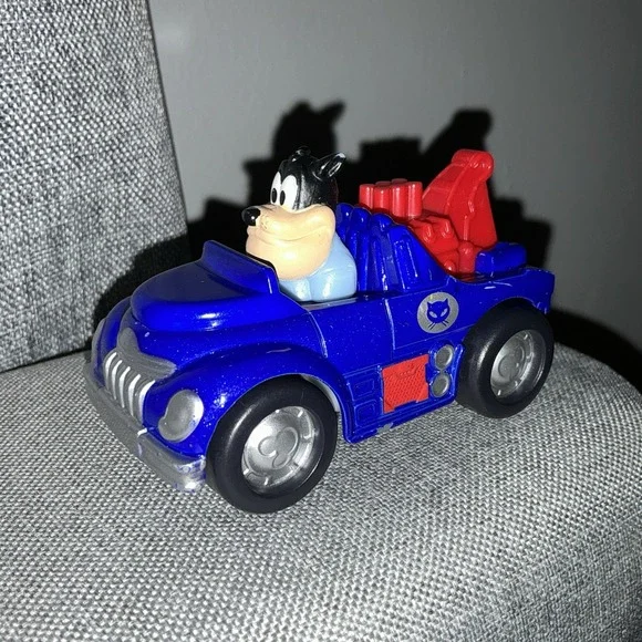 Rare Disney Mickey Roadster Racers Hot Rod Pete Tow Truck Car 2016 Mattel