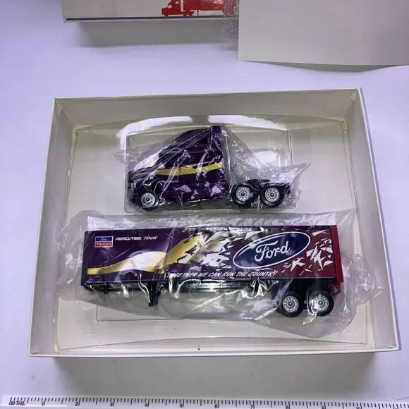 Winross 1/64 First Edition Series 1995 Ford Aeromax #4 Diecast Purple NIB
