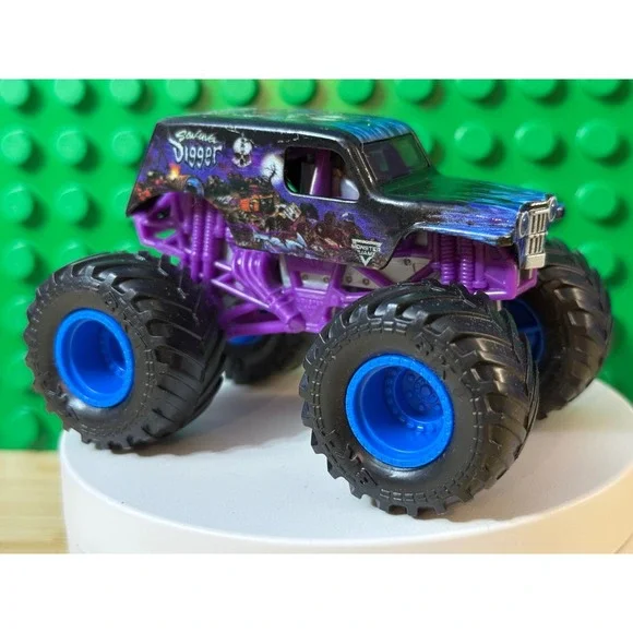 Monster Jam Son-uva Digger Monster Truck Black Blue Flames Die-cast 1:64 Scale