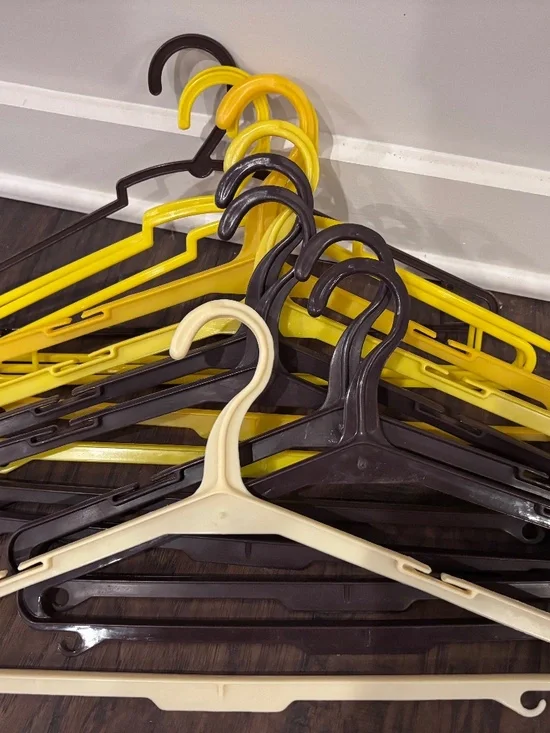 Lot of 11 Vintage Plastic Hangers Retro MCM Yellow Brown -7 are Thick Heavy Duty