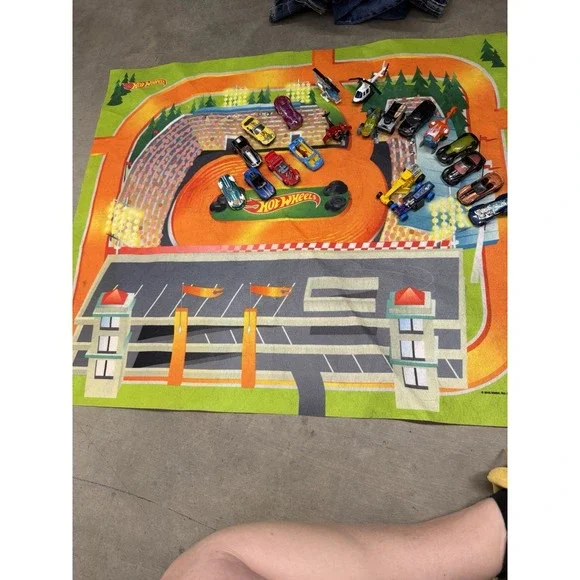 Hot Wheels Car Lot w Play Mat‎ Track Diecast Cars Mixed Lot Kids Toy Bundle