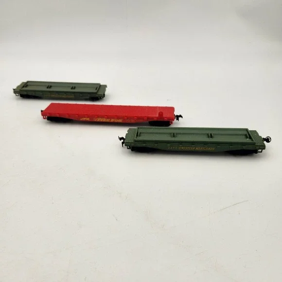 Lot of 3 HO Scale Flatcars Western Maryland 2475 Green and Fire Fox Red Plastic