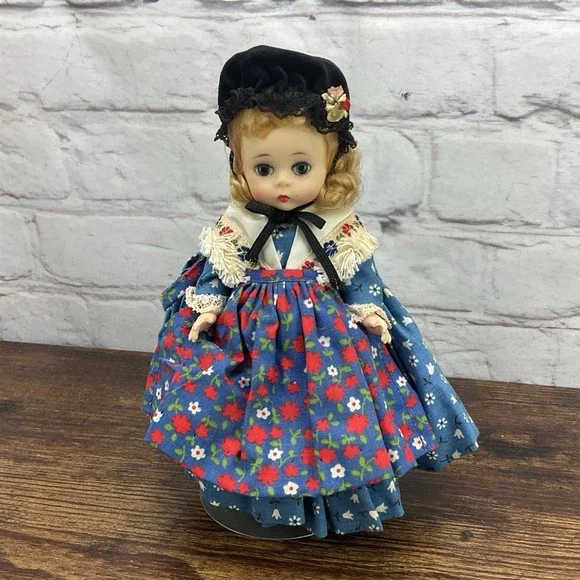 Madame Alexander Vintage 8
