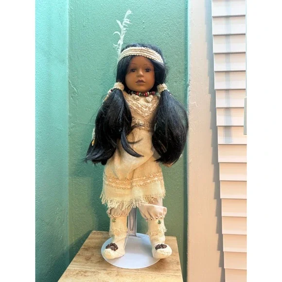 Vintage BRINN'S Native American Porcelain Collectible Doll-18