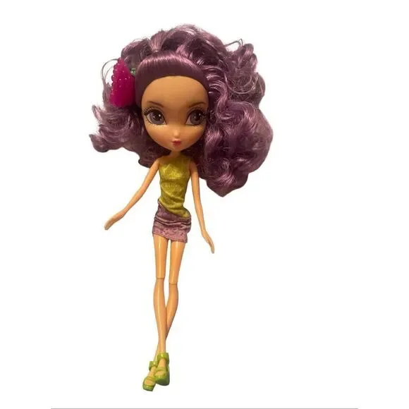 Spin Master Girls Purple La Dee Da Juicy Crush Tylie as Grape Shake-Up Doll 10