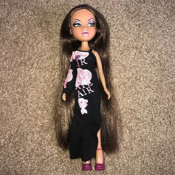 Bratz Featherageous Yasmin Doll With Dress And Shoes Outfit
