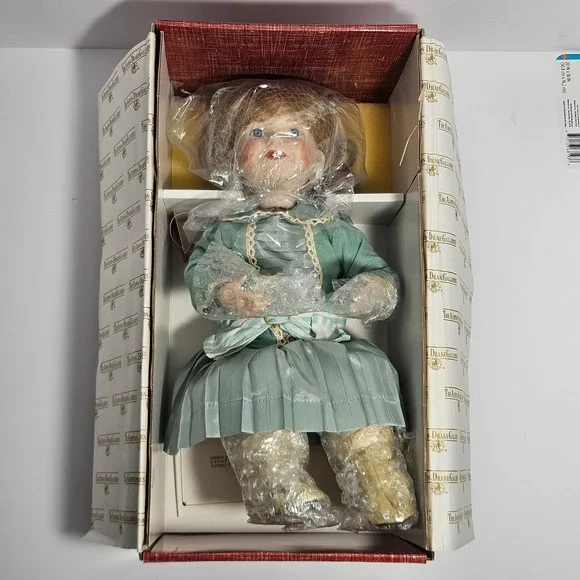 Ashton Drake Amelia Picture Books in Winter Porcelain Doll 76603-C1 New in Box