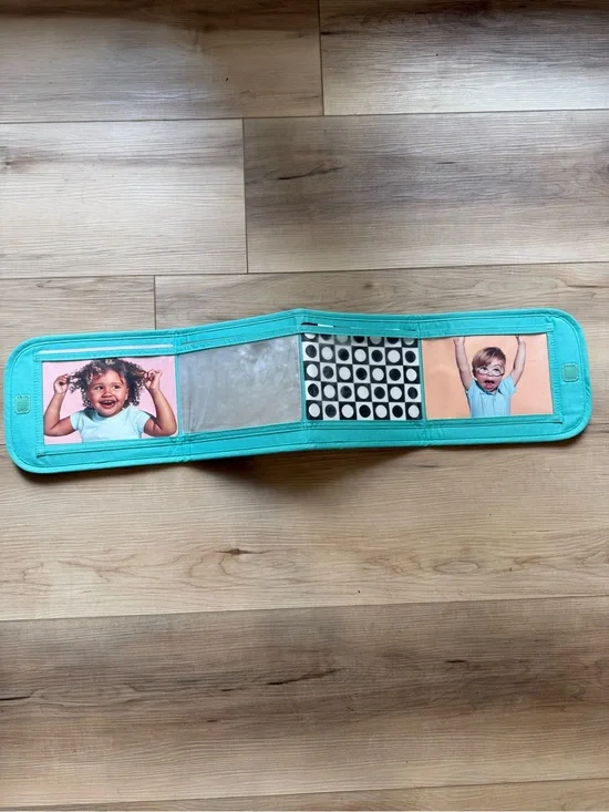 Lovevery Standing Card Holder w/Black and White Cards, from The Looker playkit