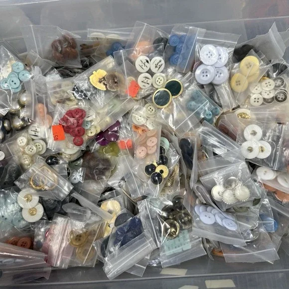 Grab Bag Vintage 80's Sewing Craft‎ Buttons Sorted Packets Gallon Bag 2.10.0 Lbs