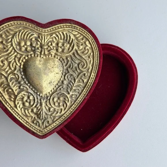 VTG Heart Trinket Box Red Gold Velvet Brass Filigree Jewelry Case Old World