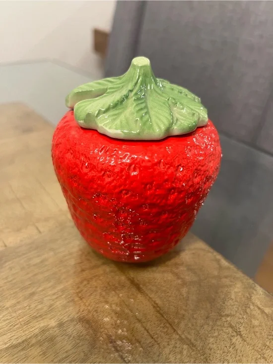 vintage ceramic strawberry jam/sugar jar Made in Italy