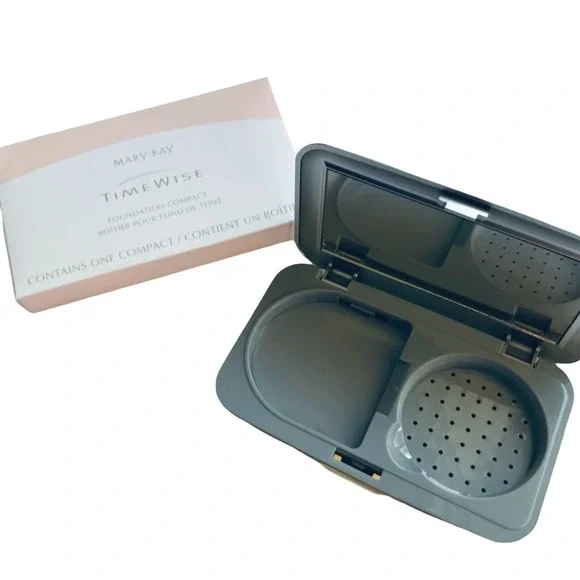 Mary Kay FOUNDATION COMPACT ‎ 869100 PLATINUM Empty Refillable NIB NEW