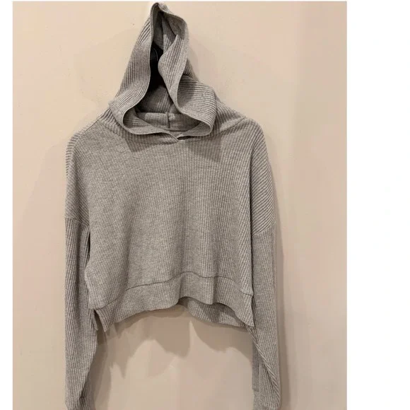 Alo Yoga Muse Hoodie Heather Grey Ribbed Knit Cropped Sweatshirt Womens Medium