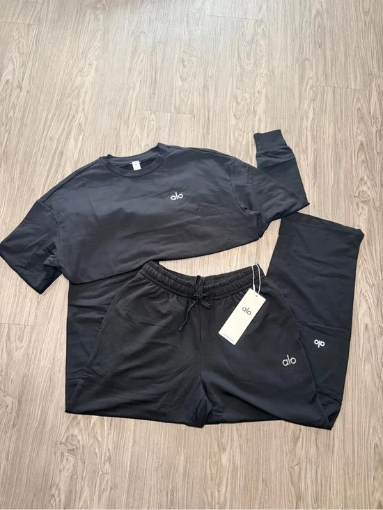 ALO Yoga Kids Black Sweatshirt & Jogger Lounge Set