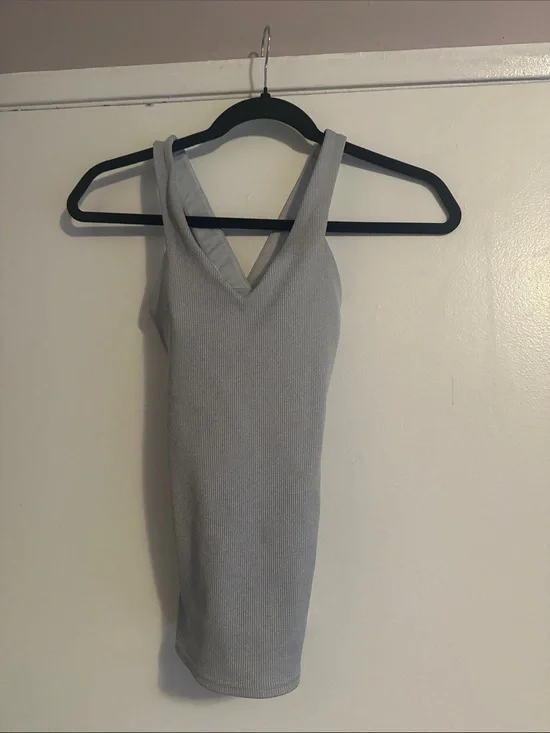 ALO Yoga Light Gray Ribbed V-Neck Tank