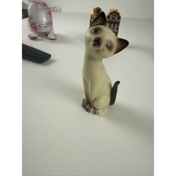 Vintage Siamese  eyes closed Cat Ceramic‎ Figurine Single Salt shaker MCM