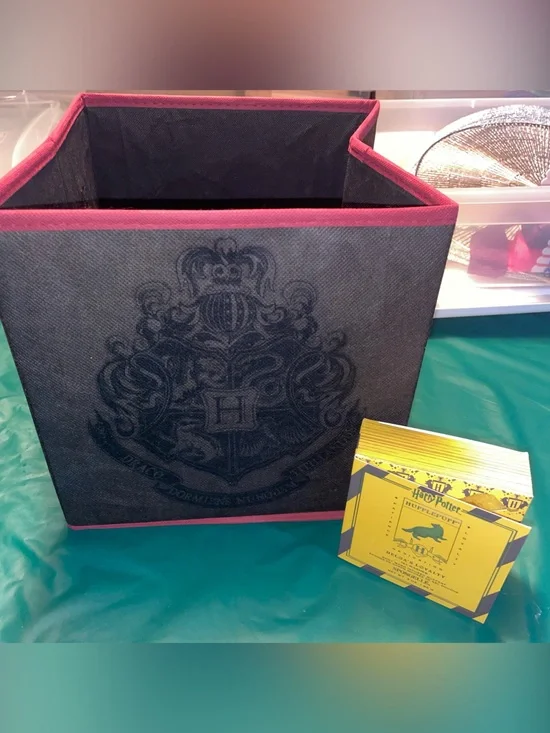 Spongelle hufflepuff & Harry Potter storage cube
