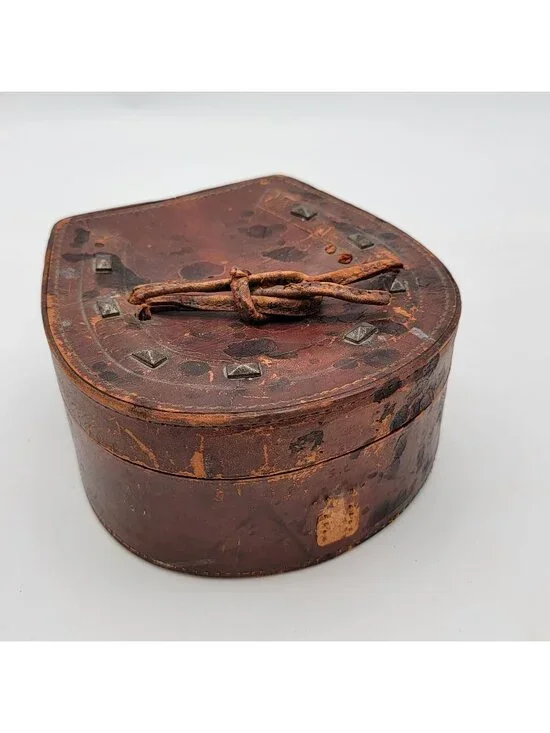 Antique Edwardian Antique Leather Collar Box