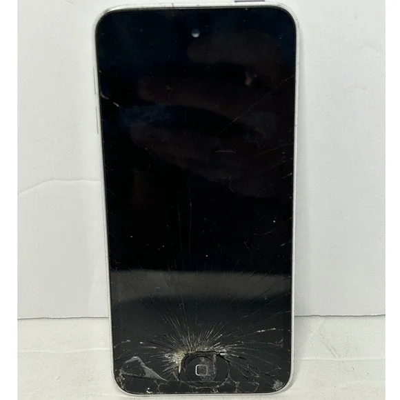 Apple iPod Touch 5th Generation 16GB Silver (A1509) Parts Only Cracked Turns On‎