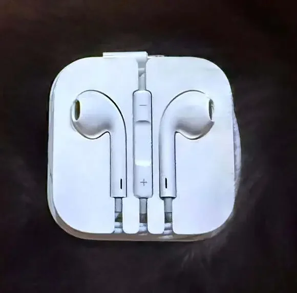 Apple EarPods with Lightning Connector