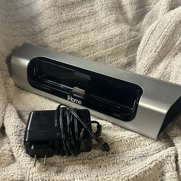 Apple iPhone ihome speaker with wall plug minor scratches - preowned SEE PICS