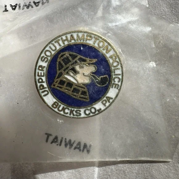 NEW VTG Upper Southampton Police Bucks Co Pennsylvania Pin‎ Gold Tone Blue White