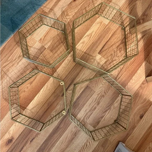 Set of 4 Hexagon Wire hanging shelves - Metallic Gold
