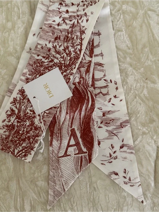 CHRISTIAN DIOR WHITE/BURGUNDY 