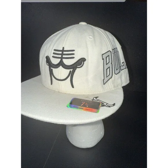 Vintage Chicago Bulls Black/White Reebok Men’s 7 3/4 Fitted Hat