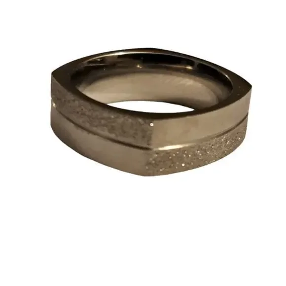 New 316L stainless steel silver toned ring‎ size 11