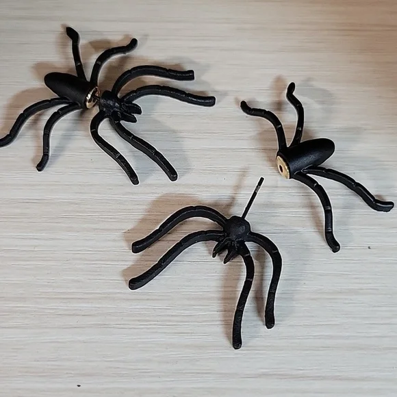 3D SPIDER STATEMENT EARRINGS