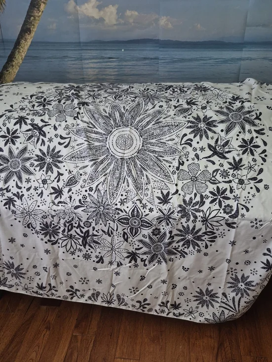 Black & White Floral Medallion Tablecloth - Home Dining
