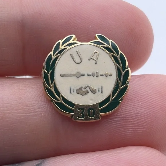 United Association UA Plumbers and Pipefitters 30 Years Lapel Hat Pin Gold Tone