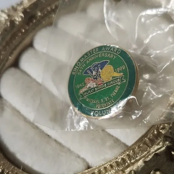 Ringmaster Award Green and Gold Volunteer Pin Murat Shriners