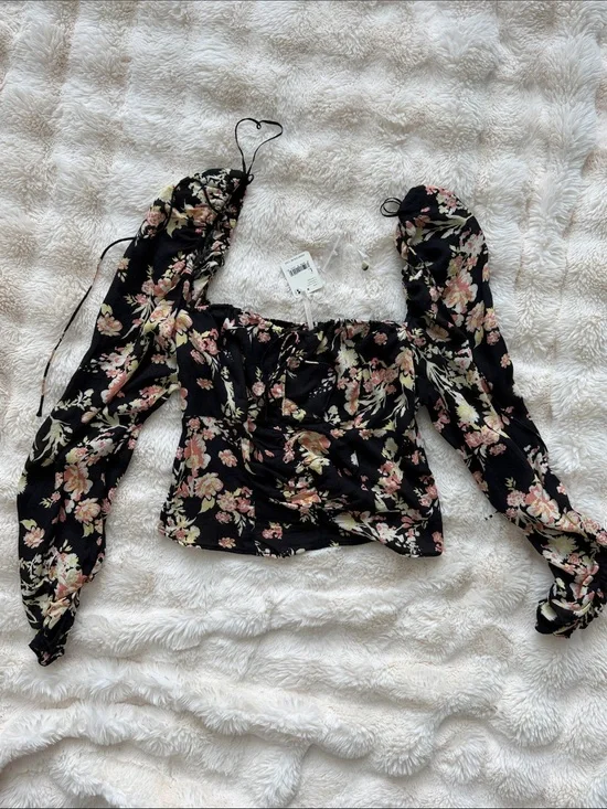 Free People - Floral Puff-Sleeve Square Neck Top in Black