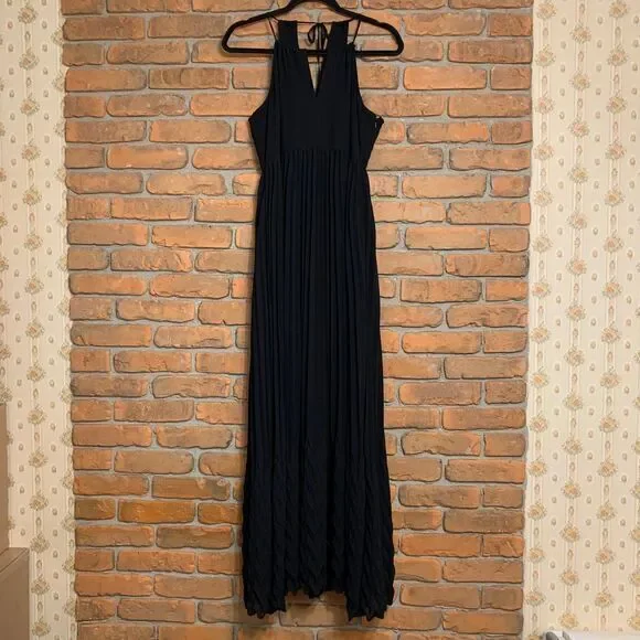 Abercrombie &‎ Fitch Dress Size Medium Black Pleated Maxi Chevron Hem Sleeveless