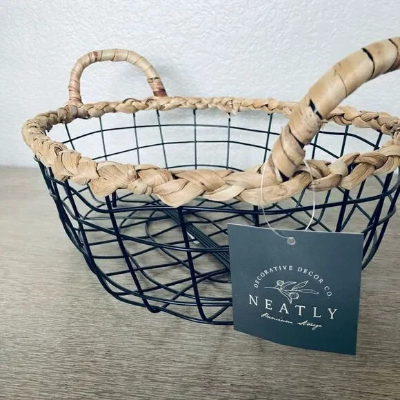 Farmhouse Metal Storage Decor Basket Med