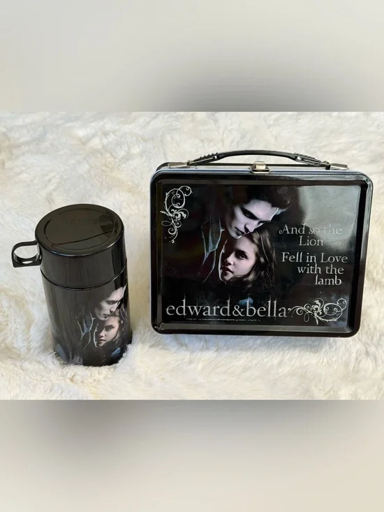 Vintage 2008 NECA Twilight Edward & Bella Metal Lunchbox & Matching Thermos Set