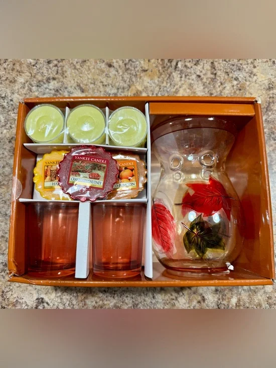 Yankee Candle Autumn Wax Melt & Glass Warmer Set - New
