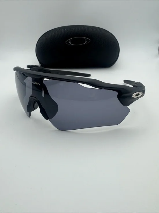 Oakley Radar Sunglasses - Matte Black Frame / Dark Grey Lens