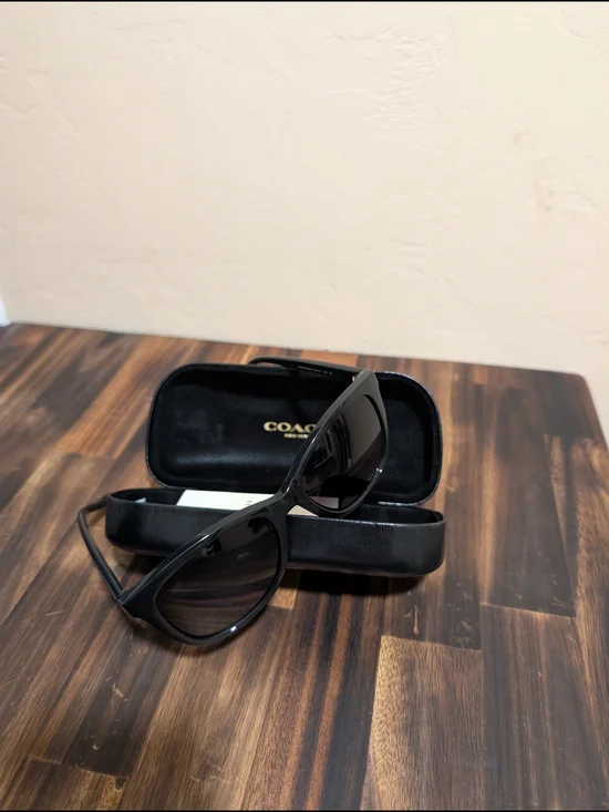 New Womans Coach Black Frame Sunglasses HC 8369U  W/Leather Case