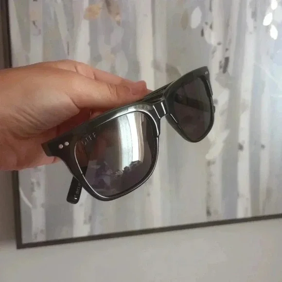 NWT- DIFF Charitable eyewear sunglasses. Black designer vintage silver Y2K uniqu