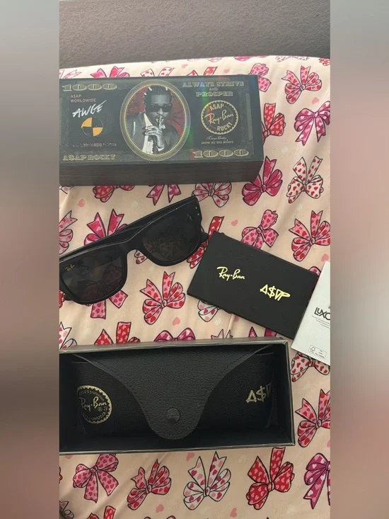 Black Wayfarer Sunglasses - Black