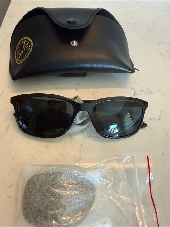 Ray-Ban Black sunglasses with Accessory Case and extra set of polarized lenses