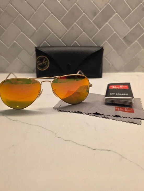 Classic Ray-Ban Aviators with Reflective Orange Lenses and Case